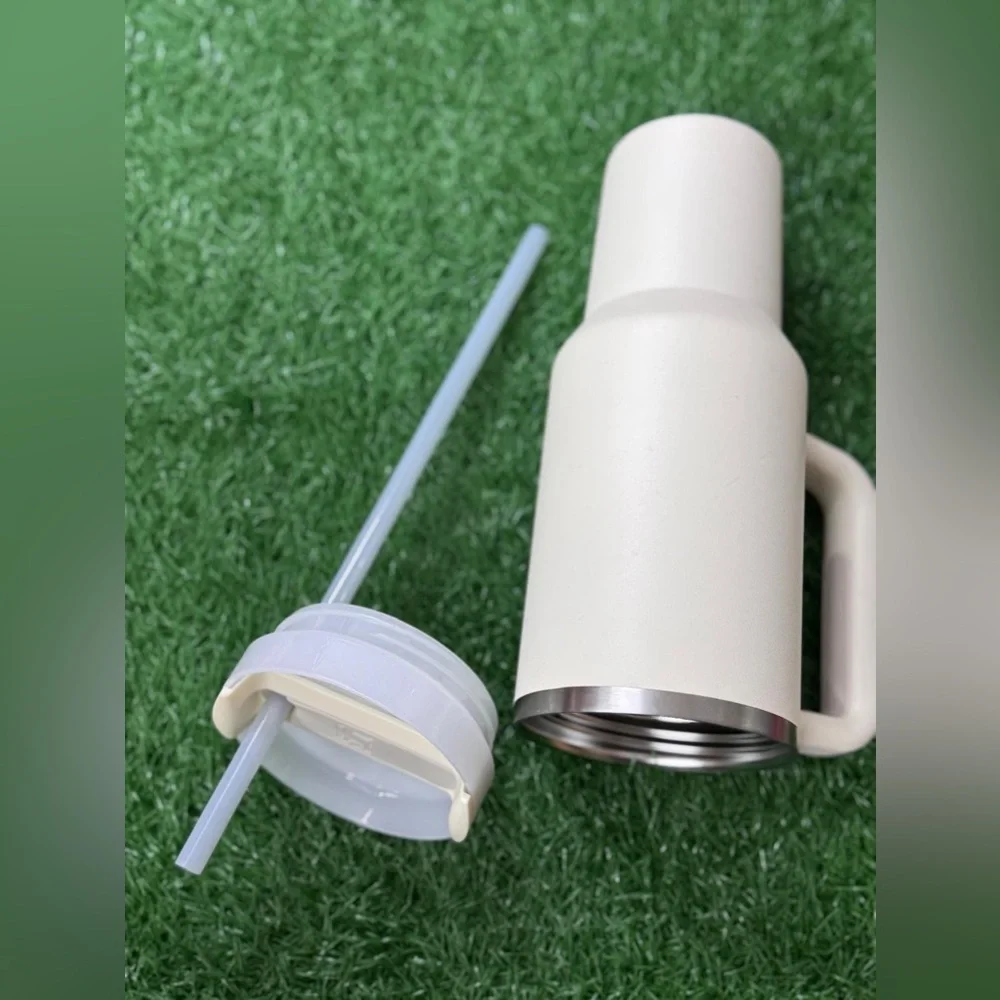 Stanley Beige Tumbler with Handle and Straw - Picture 6 of 6